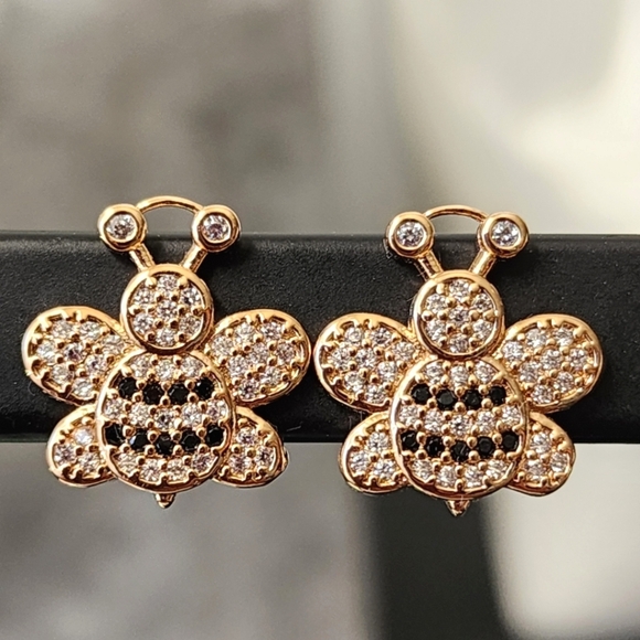 Gold Filled Bee Post Earrings New - Picture 1 of 5